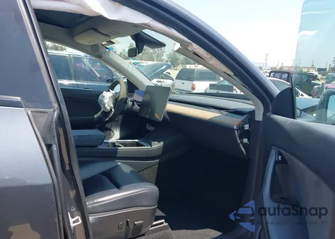 2020 Tesla Model Y Long Range из США, поврежденный, VIN 5YJYGDEEXLF010356